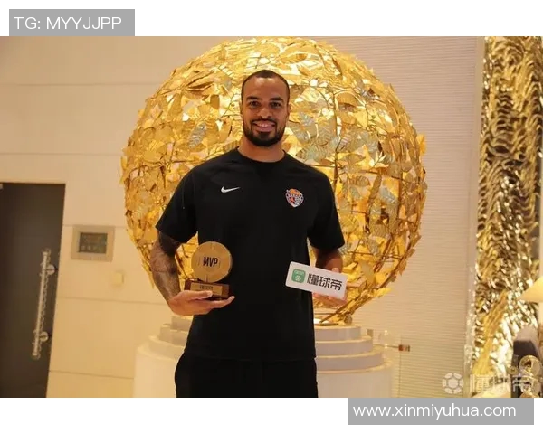 足球明星专访揭秘:他们的心路历程与赛场背后的故事