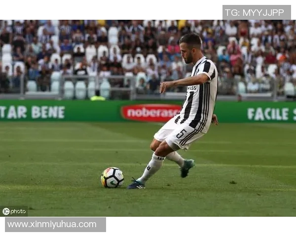 足球明星个性大揭秘：那些独特风格与魅力的球场传奇