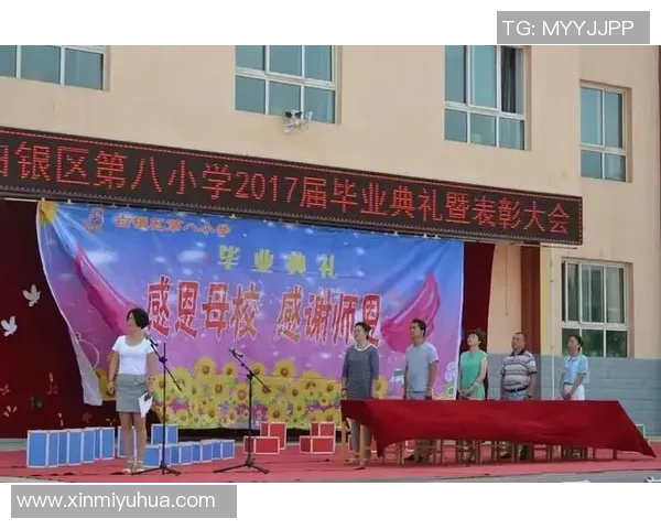 足球明星偶遇恩师感慨万千重温昔日课堂时光