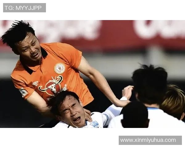 足球明星大白牙的魅力瞬间揭示他在赛场内外的独特风采与个性