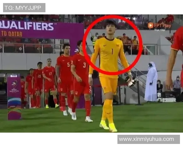 足球明星意外撞击队友瞬间引发热议视频曝光引发球迷广泛讨论