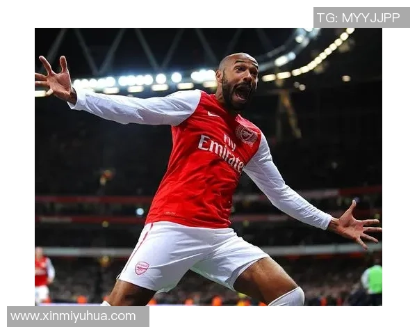 足球明星挂墙壁纸打造个性空间让家居充满运动激情与活力