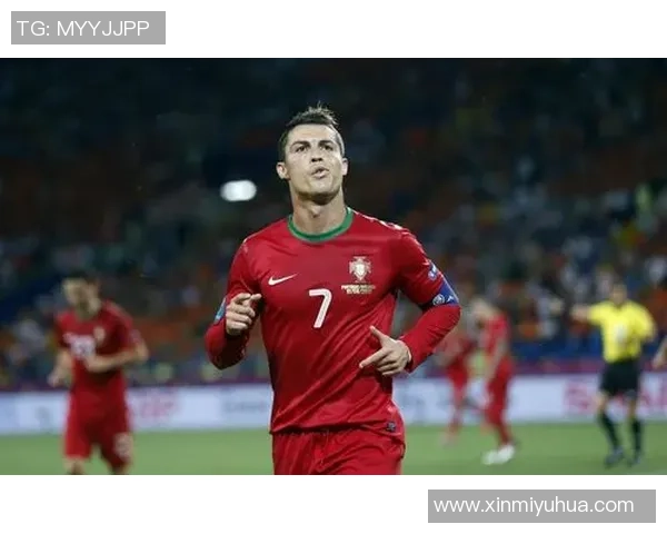 足球明星绘制圣号形象的艺术作品展现与解读