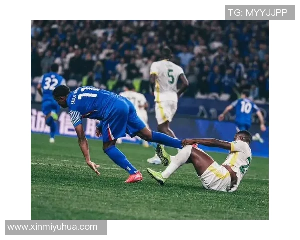 足球明星肘击事件引发热议视频曝光引发球迷和媒体广泛关注